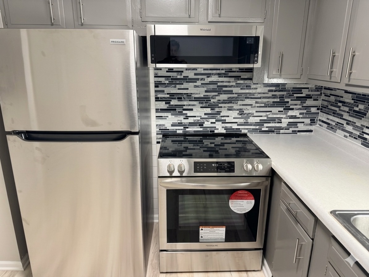 1104 Mercury Drive #1B, Schaumburg, IL 60193
