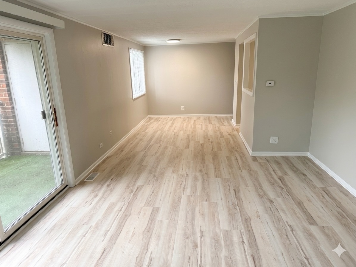 1104 Mercury Drive #1B, Schaumburg, IL 60193