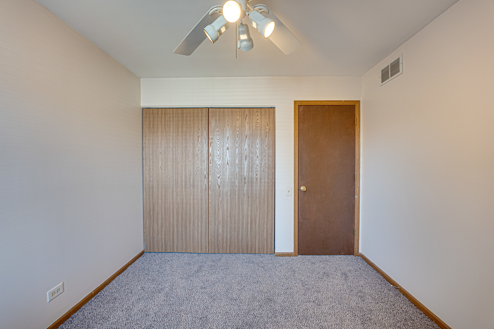 196 Park Ridge Lane, Aurora, IL 60504