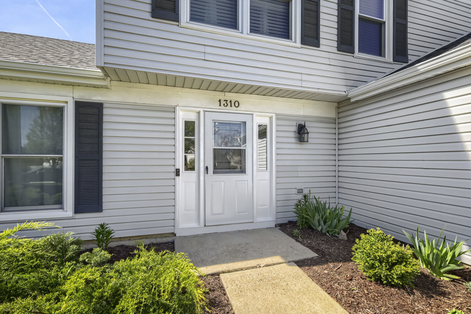 1310 W Darlington Circle, Hoffman Estates, IL 60169