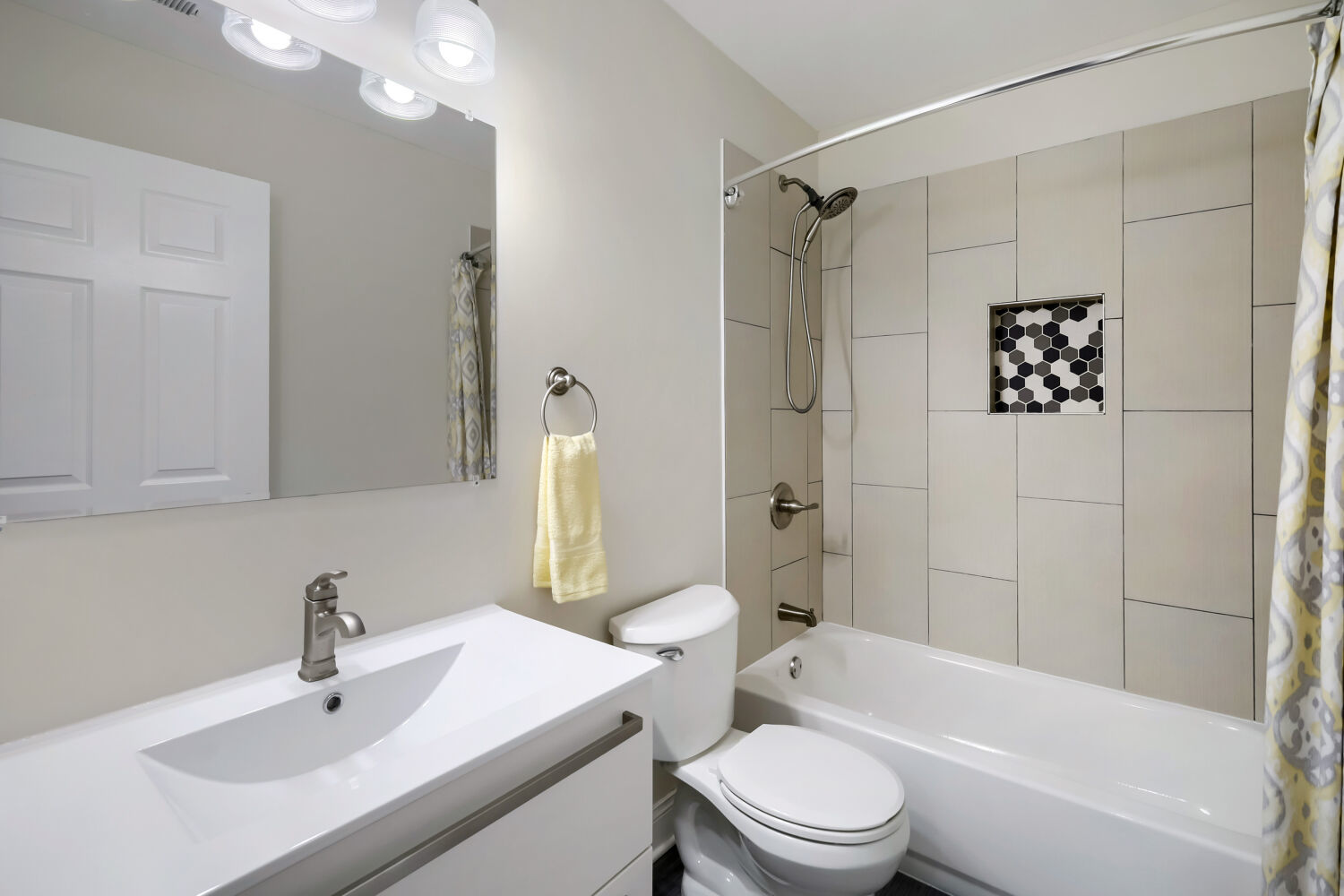 1310 W Darlington Circle, Hoffman Estates, IL 60169