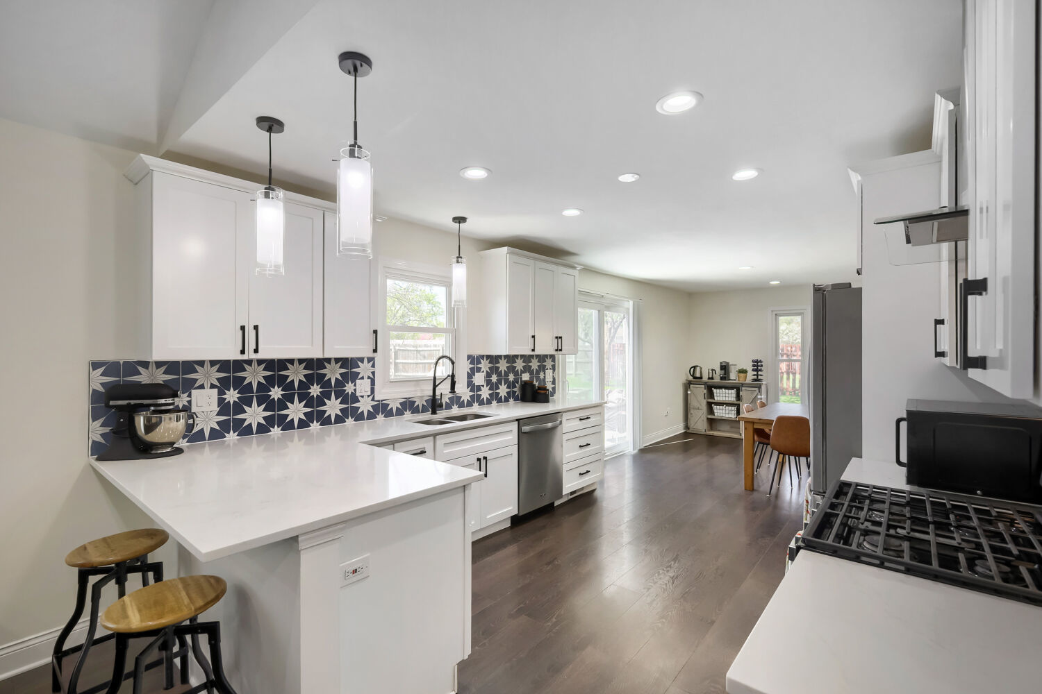 1310 W Darlington Circle, Hoffman Estates, IL 60169