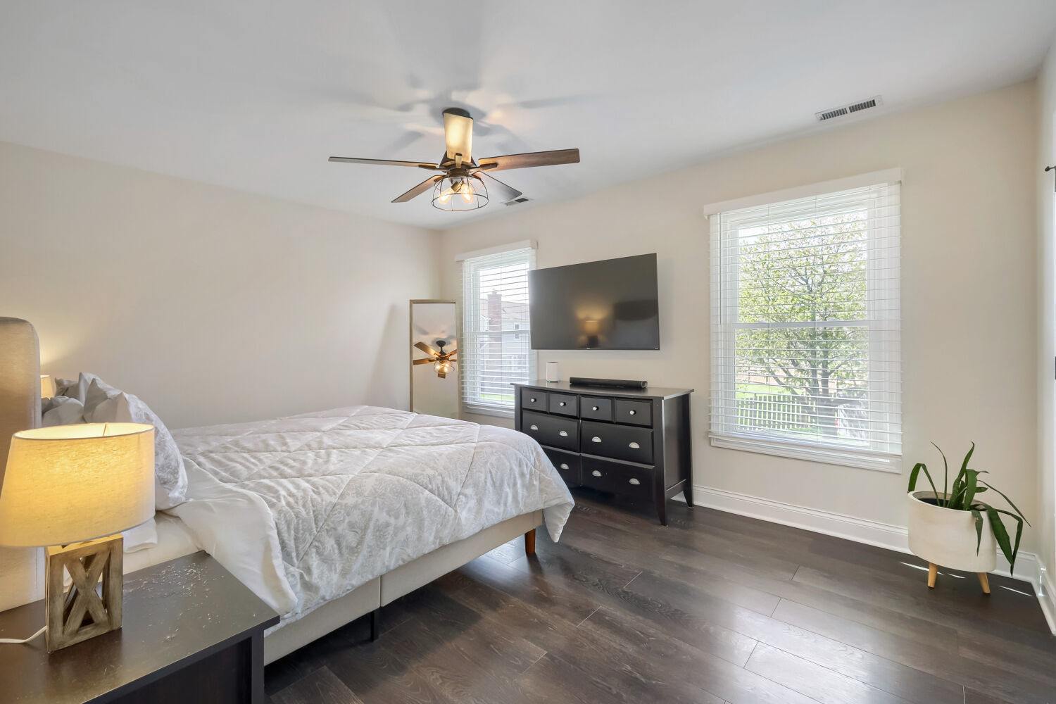 1310 W Darlington Circle, Hoffman Estates, IL 60169