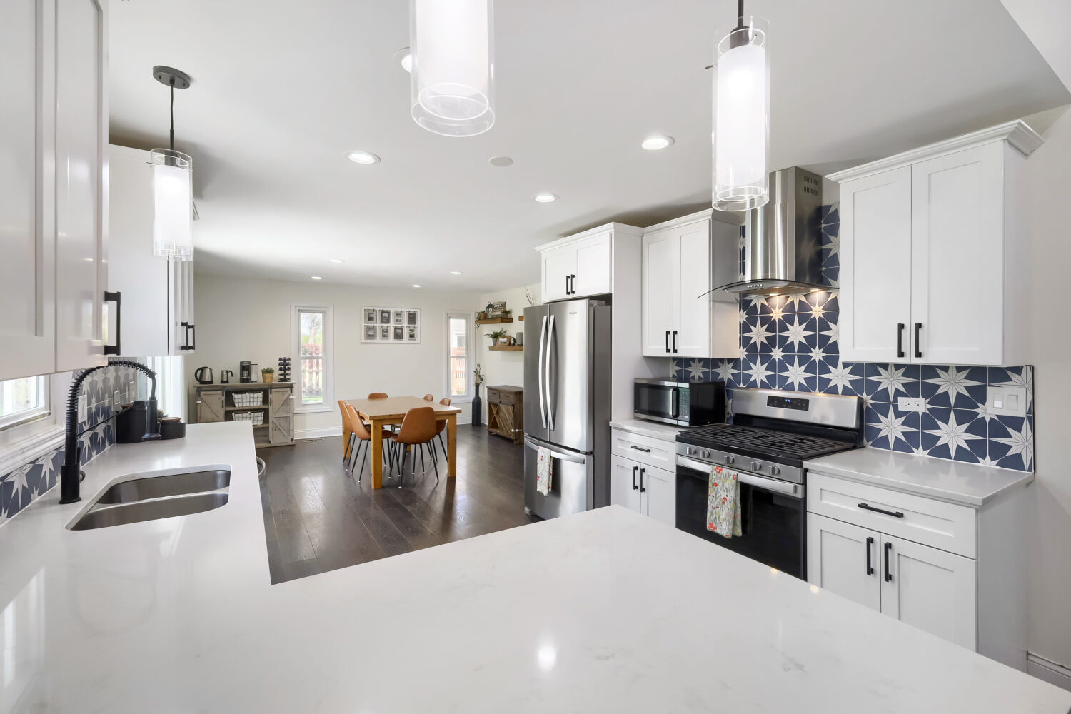 1310 W Darlington Circle, Hoffman Estates, IL 60169