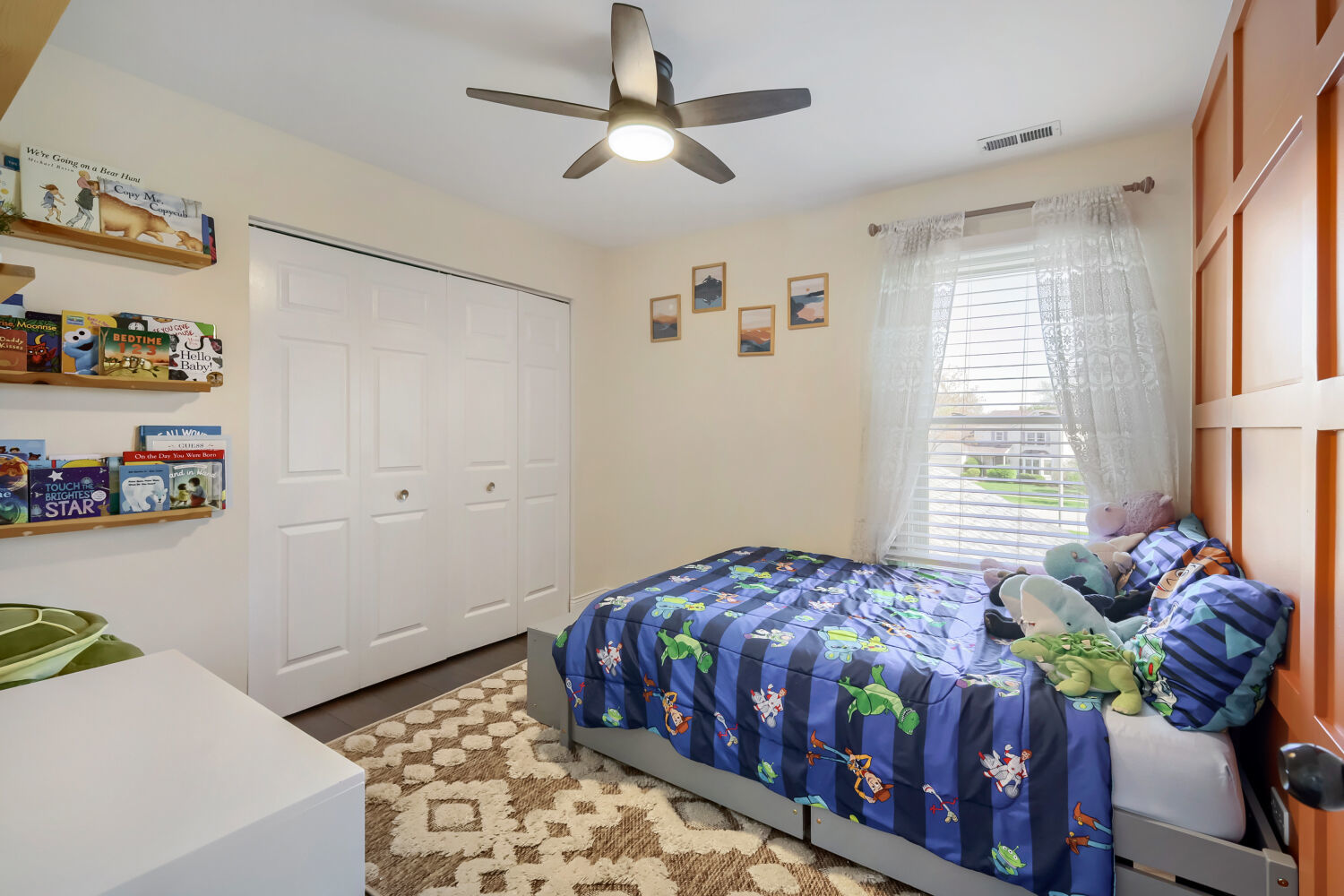 1310 W Darlington Circle, Hoffman Estates, IL 60169