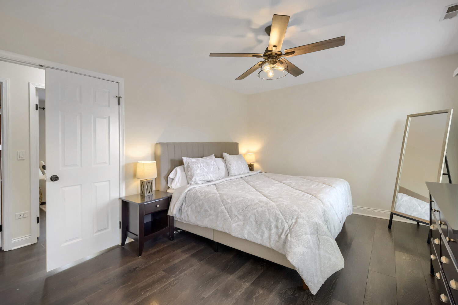 1310 W Darlington Circle, Hoffman Estates, IL 60169