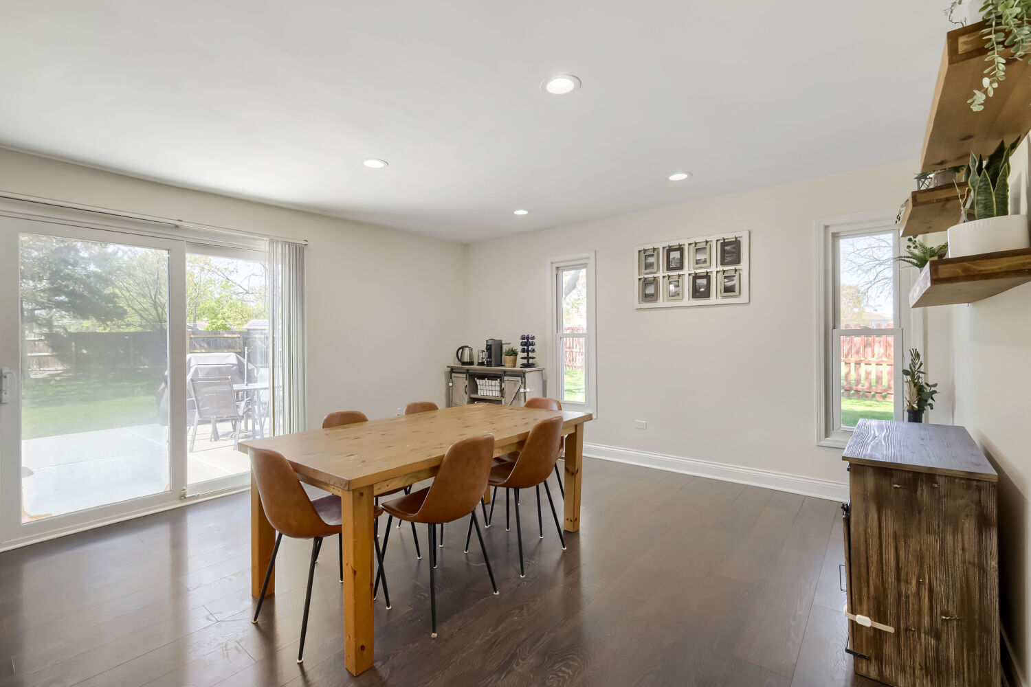 1310 W Darlington Circle, Hoffman Estates, IL 60169