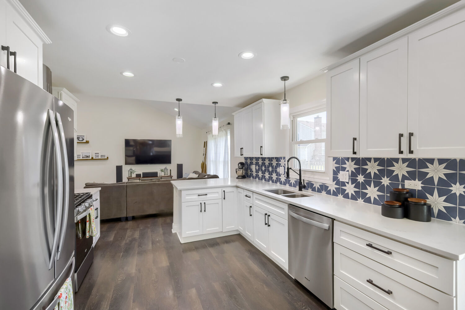 1310 W Darlington Circle, Hoffman Estates, IL 60169