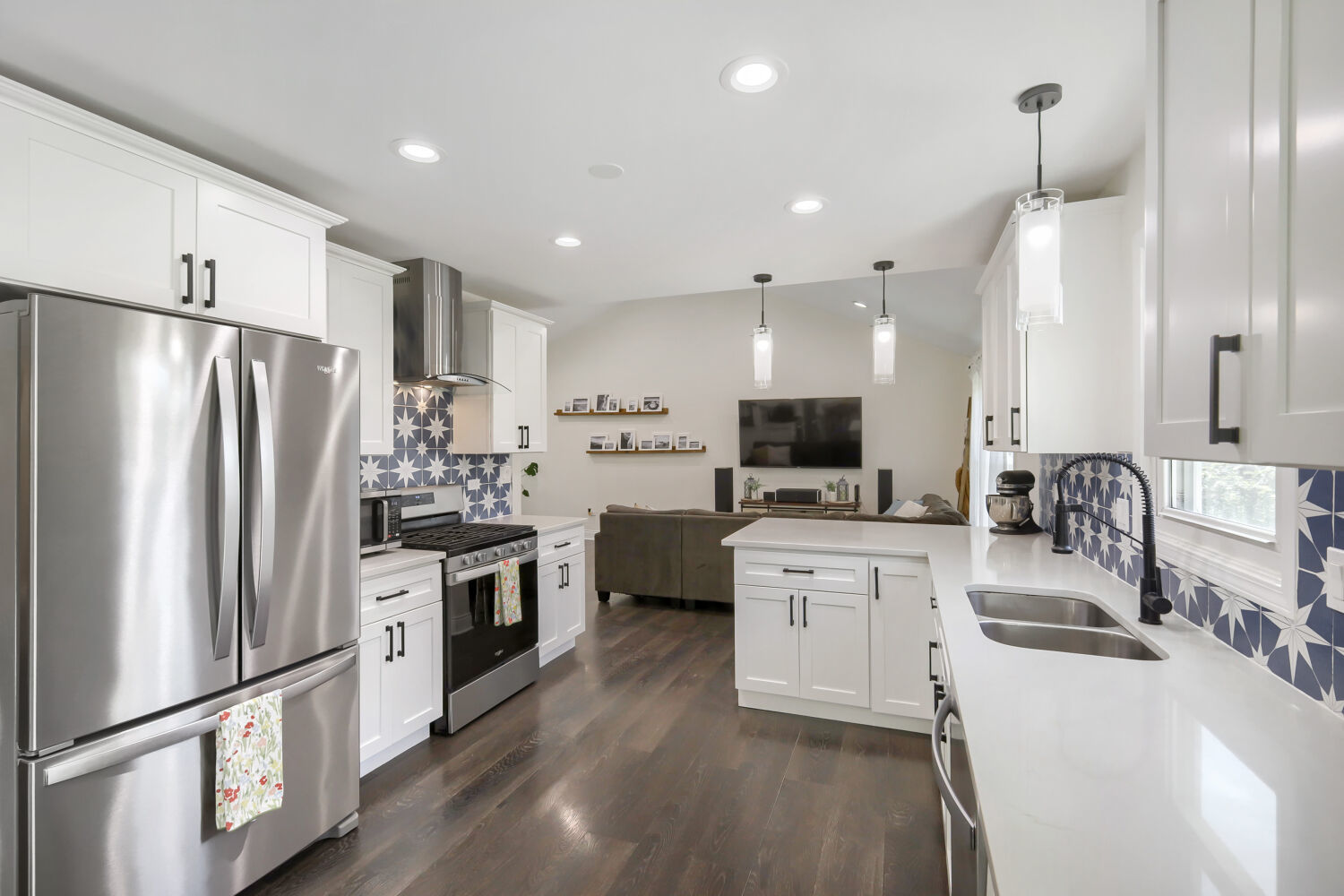 1310 W Darlington Circle, Hoffman Estates, IL 60169