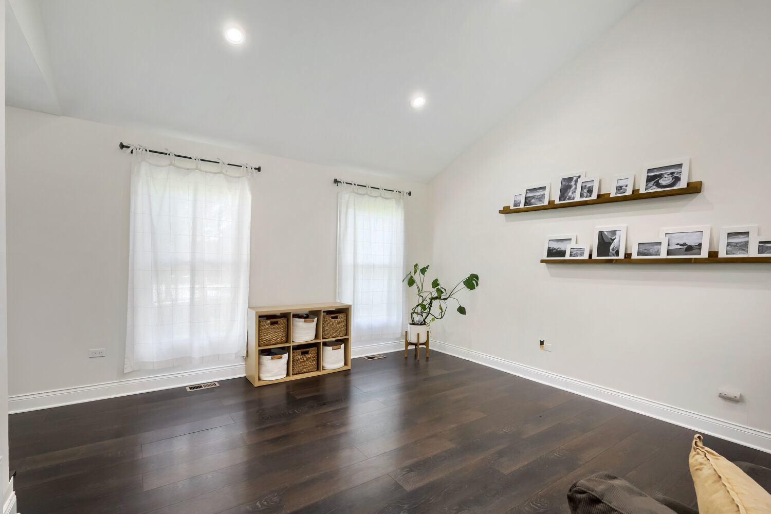 1310 W Darlington Circle, Hoffman Estates, IL 60169