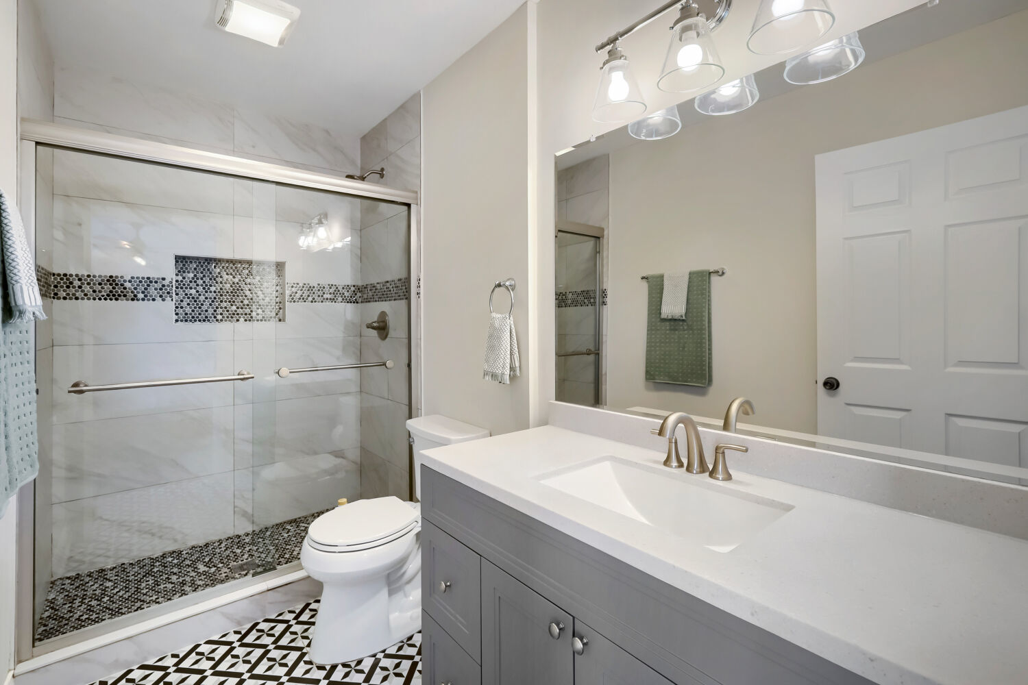 1310 W Darlington Circle, Hoffman Estates, IL 60169