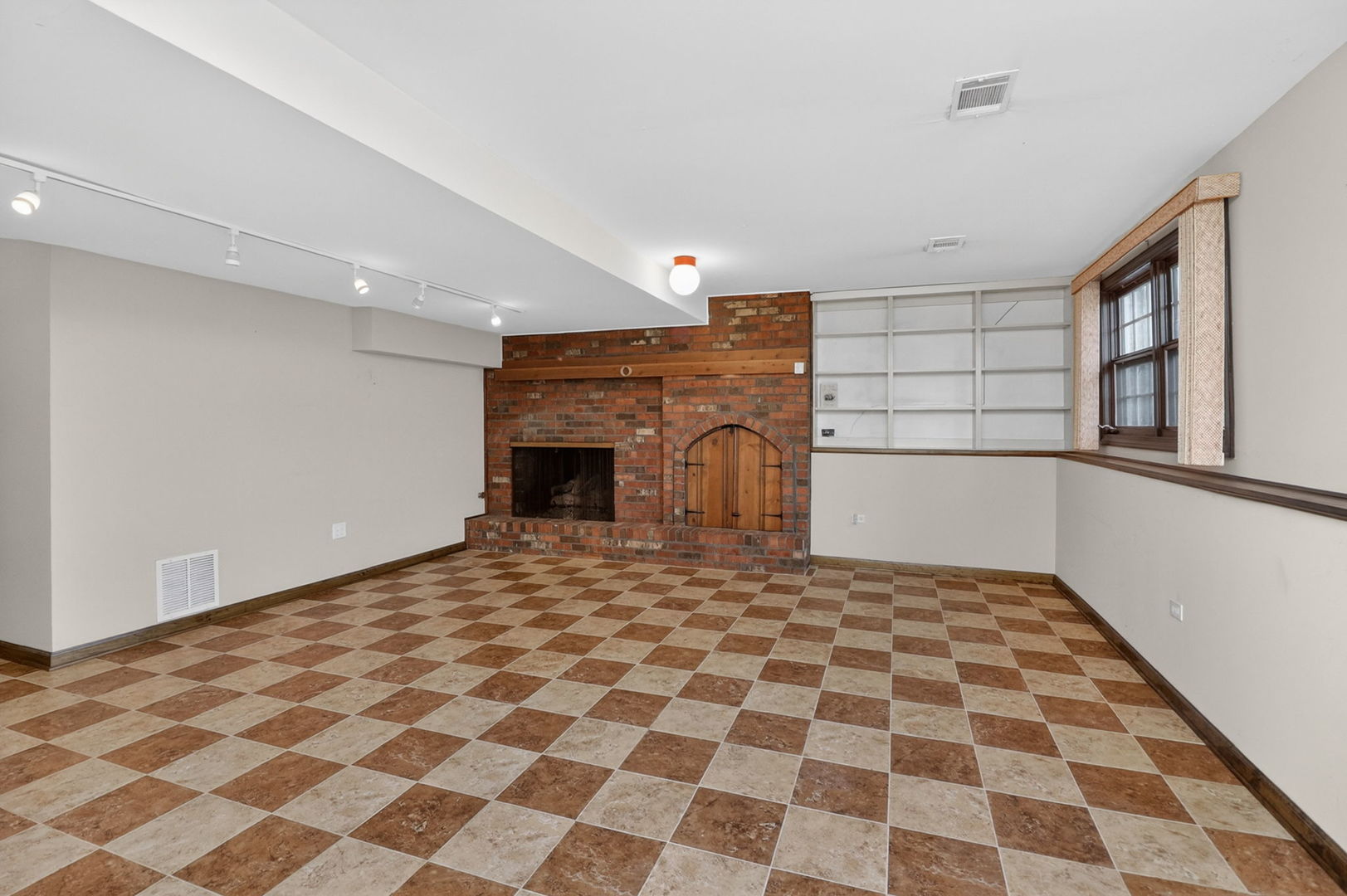 8607 Main Street, Downers Grove, IL 60516