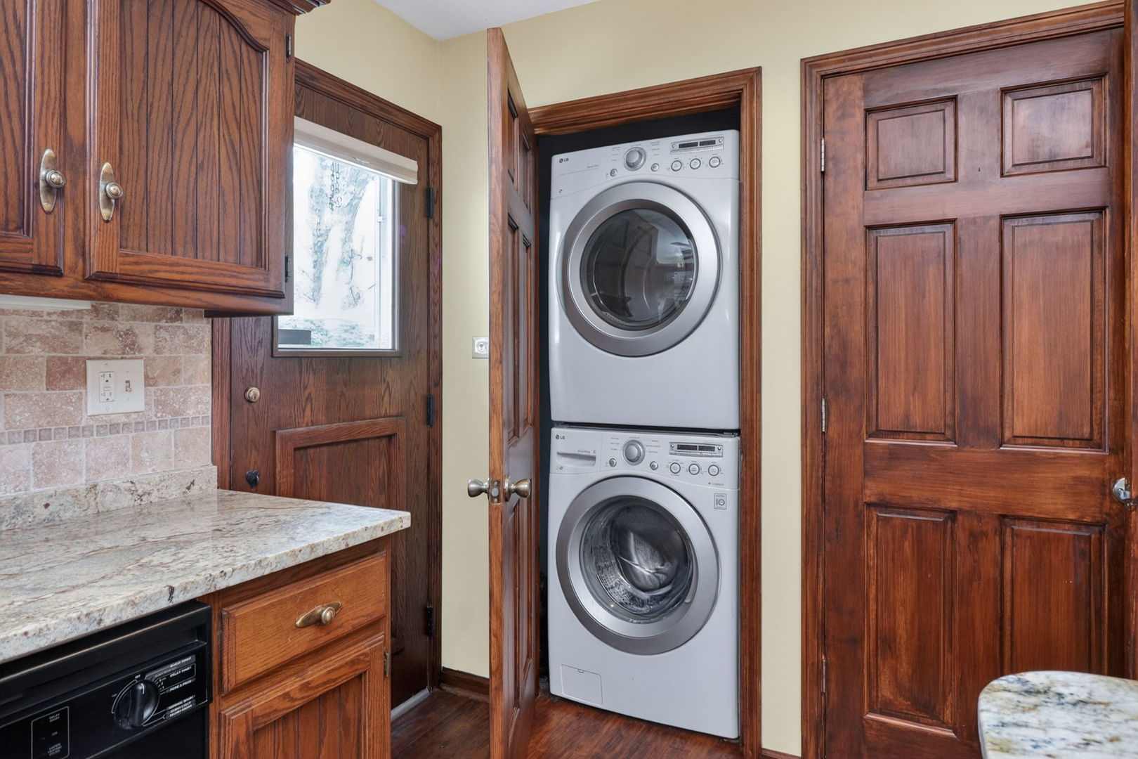 8607 Main Street, Downers Grove, IL 60516
