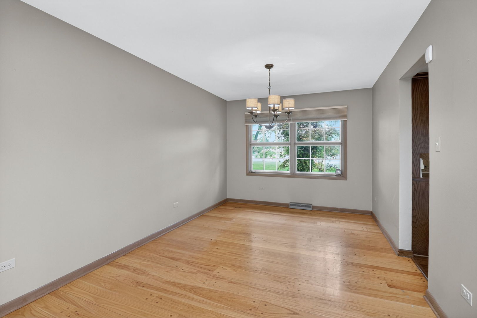 8607 Main Street, Downers Grove, IL 60516