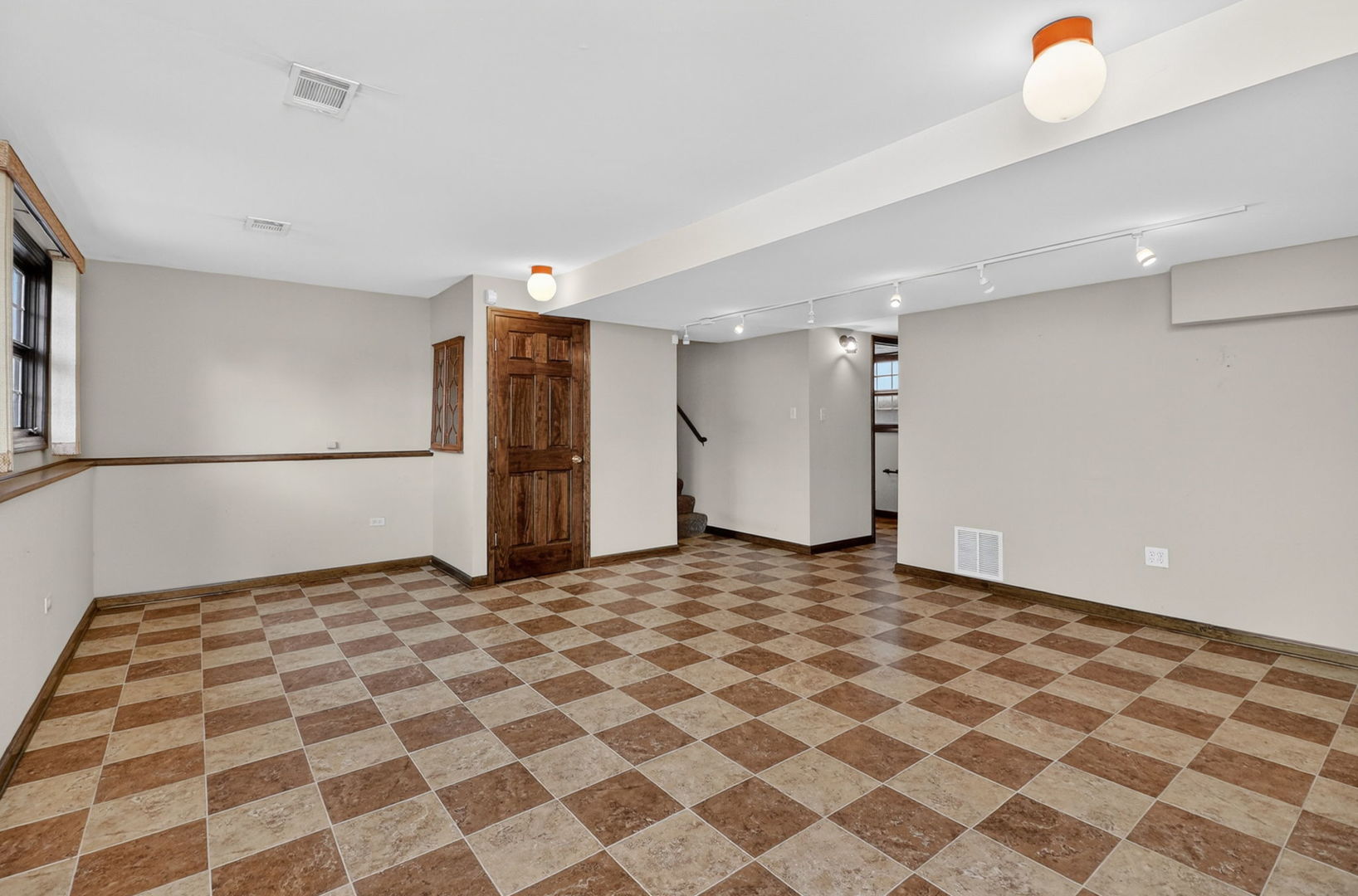 8607 Main Street, Downers Grove, IL 60516