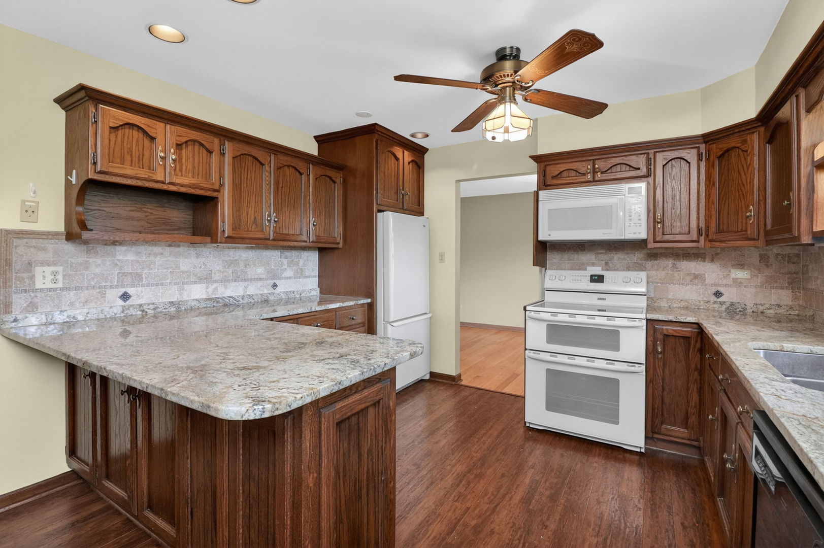 8607 Main Street, Downers Grove, IL 60516