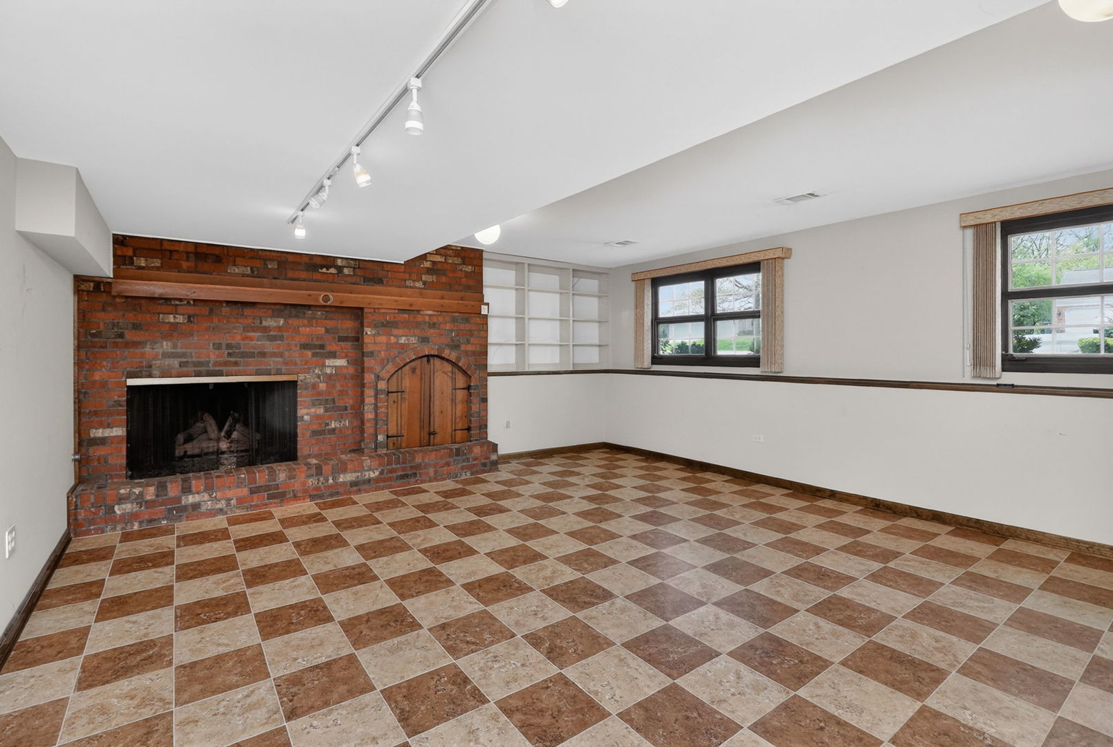 8607 Main Street, Downers Grove, IL 60516