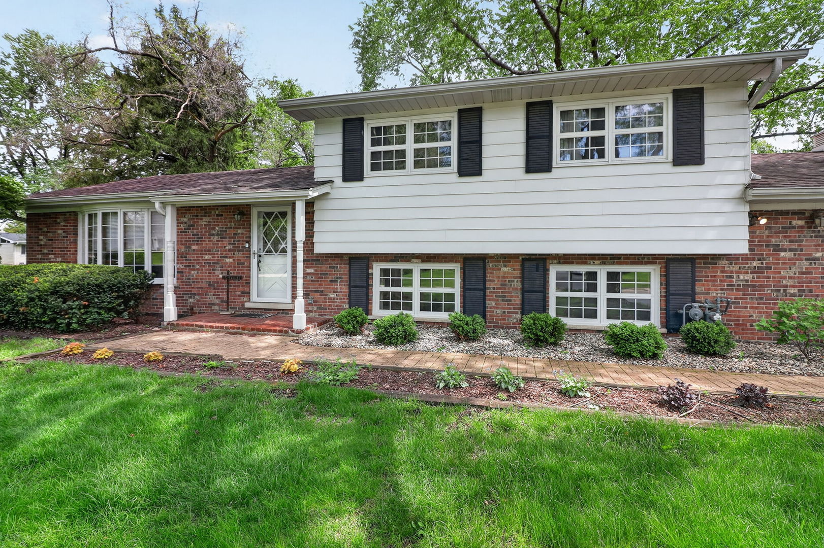 8607 Main Street, Downers Grove, IL 60516