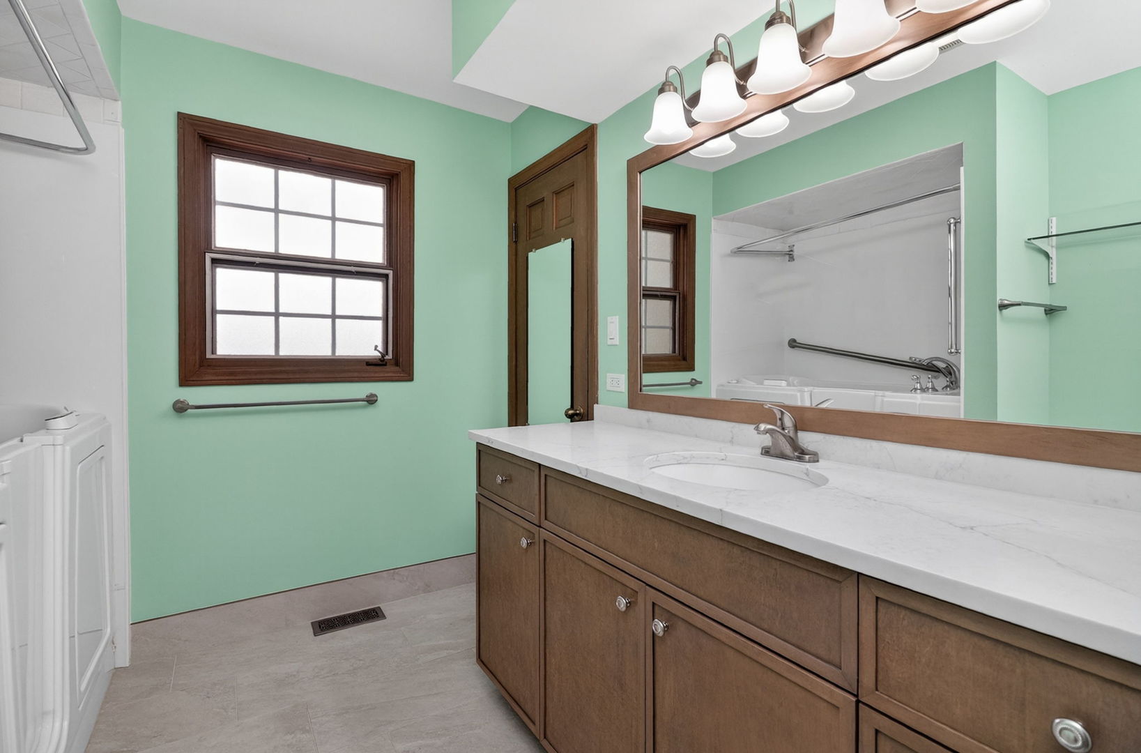 8607 Main Street, Downers Grove, IL 60516