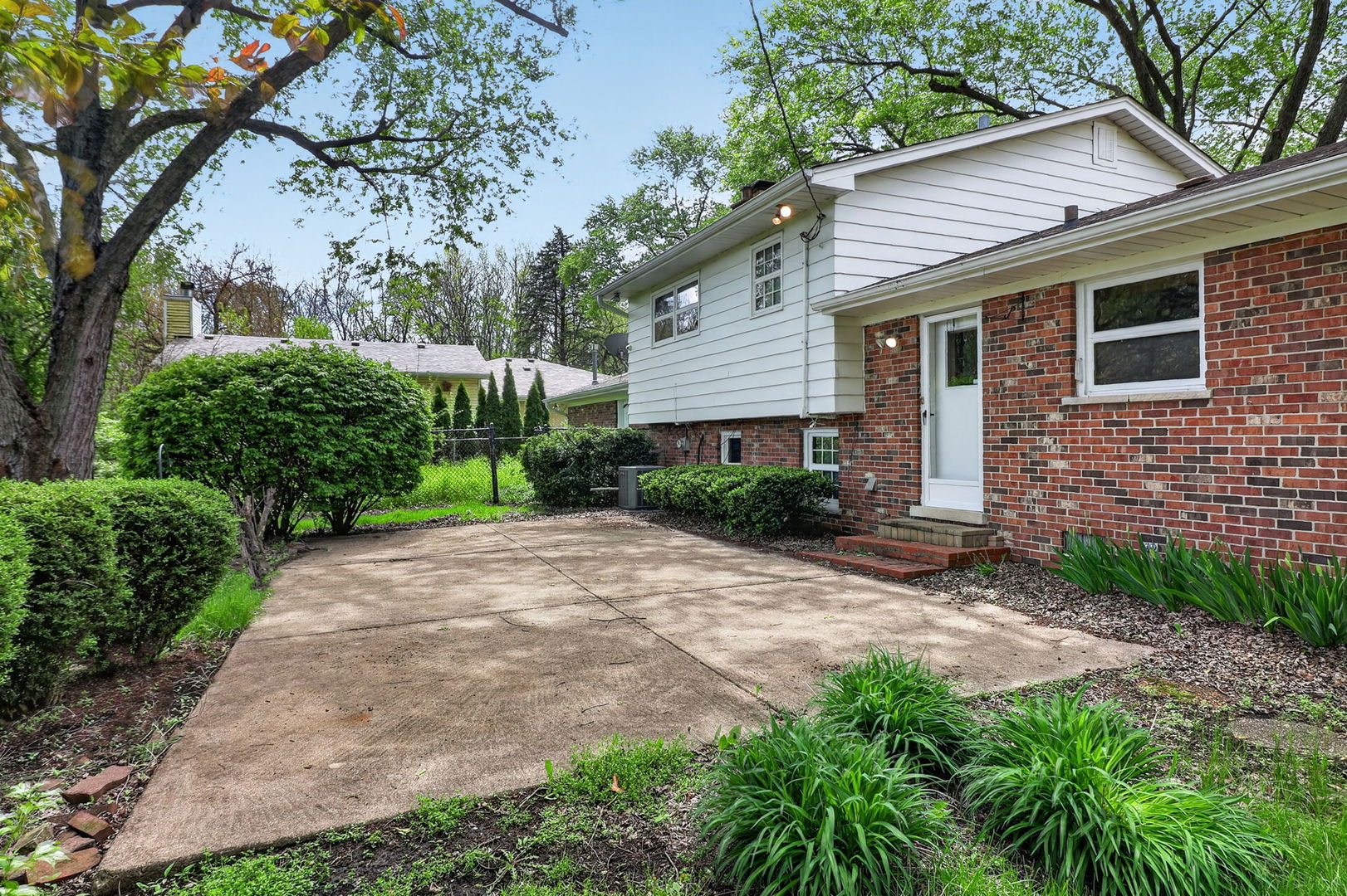8607 Main Street, Downers Grove, IL 60516