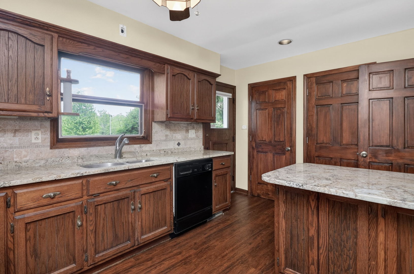 8607 Main Street, Downers Grove, IL 60516