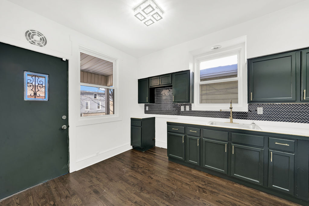 11440 S Indiana Avenue, Chicago, IL 60628