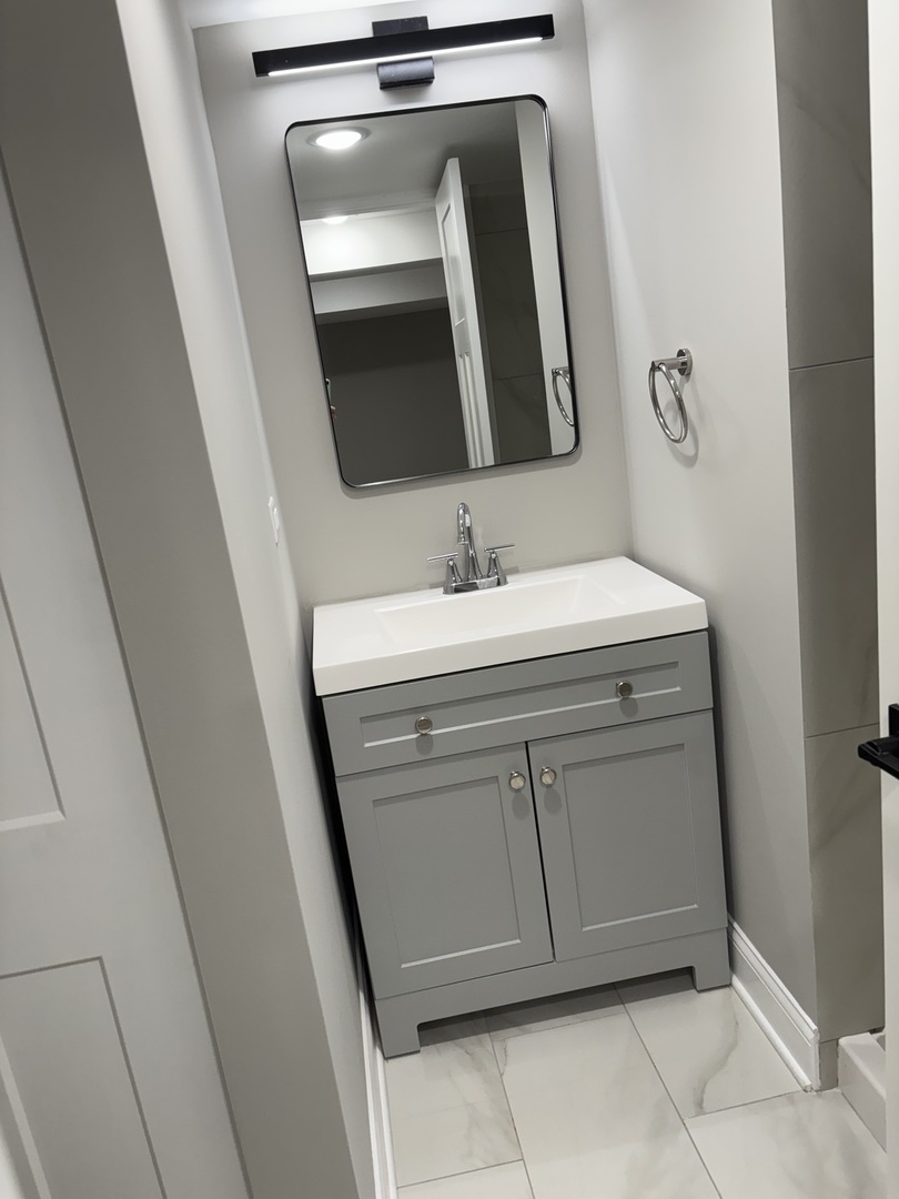 7737 S Champlain Avenue, Chicago, IL 60619