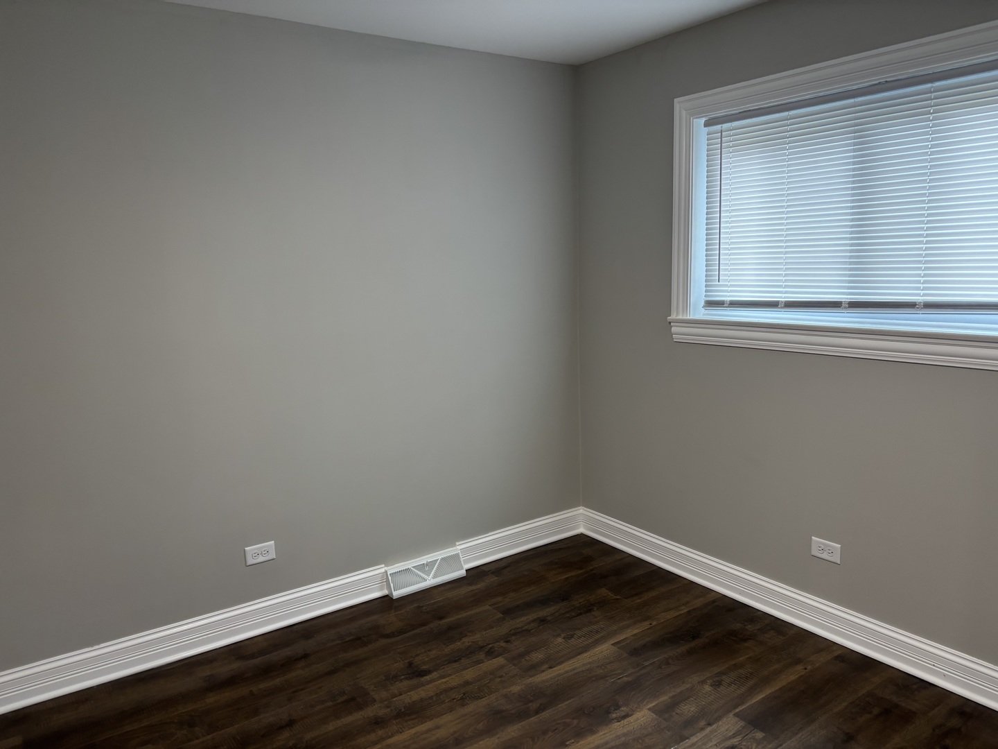 7737 S Champlain Avenue, Chicago, IL 60619