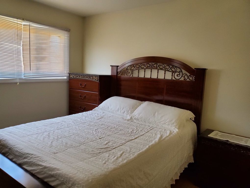 8052 W Lyons Street, Niles, IL 60714