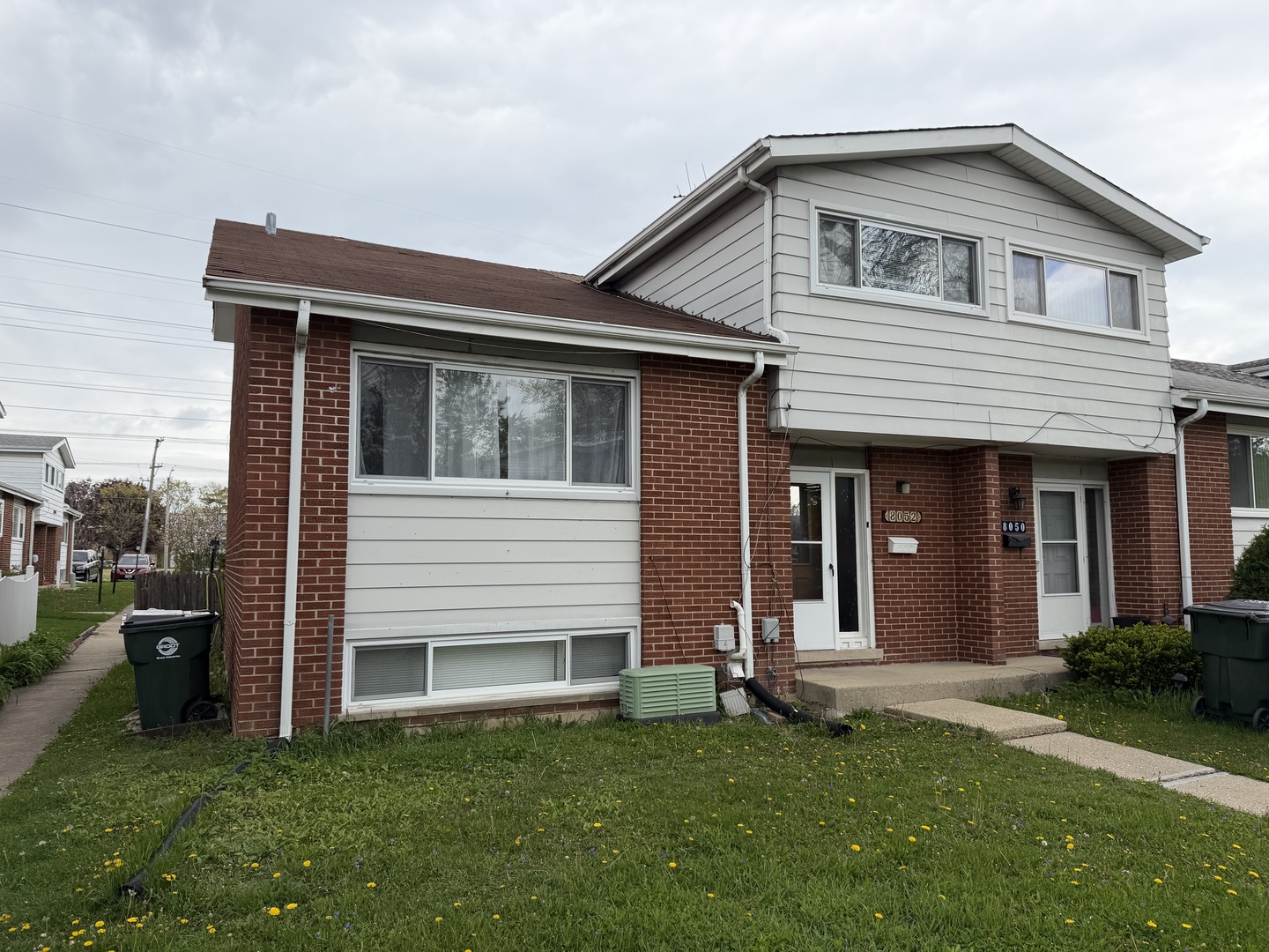 8052 W Lyons Street, Niles, IL 60714