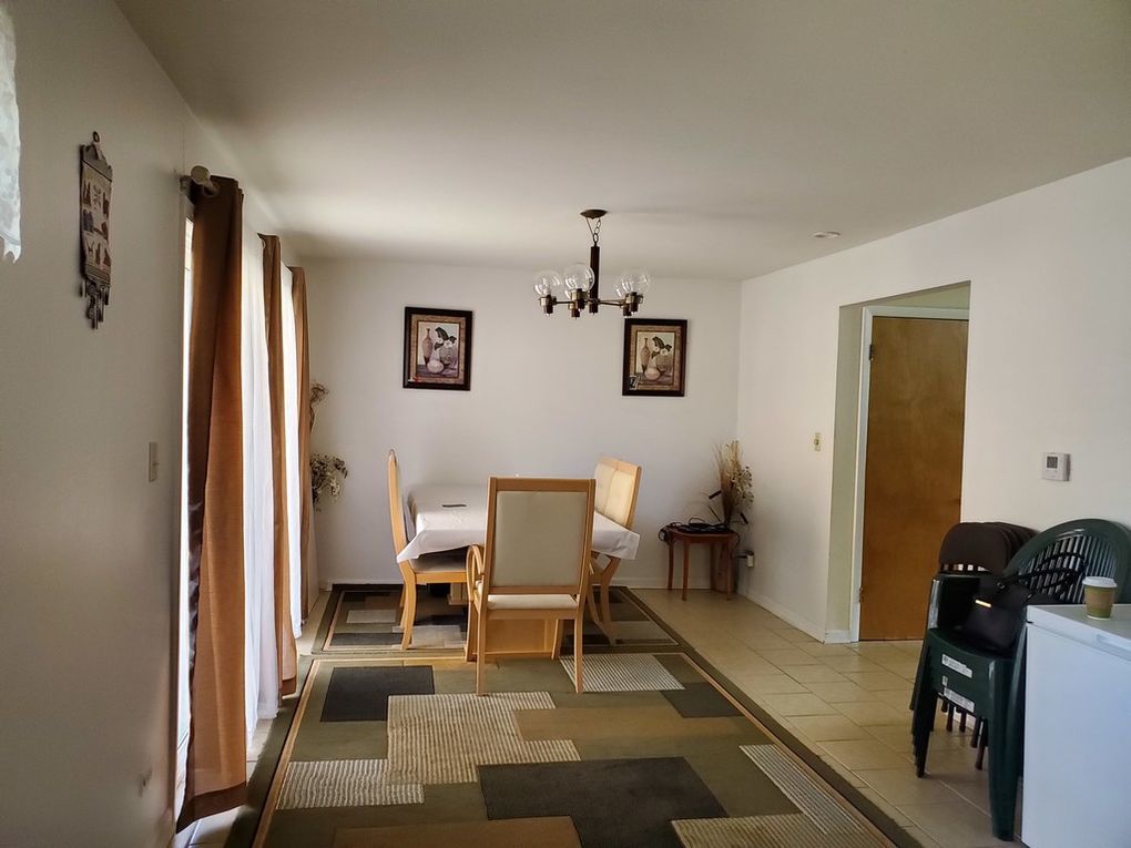 8052 W Lyons Street, Niles, IL 60714