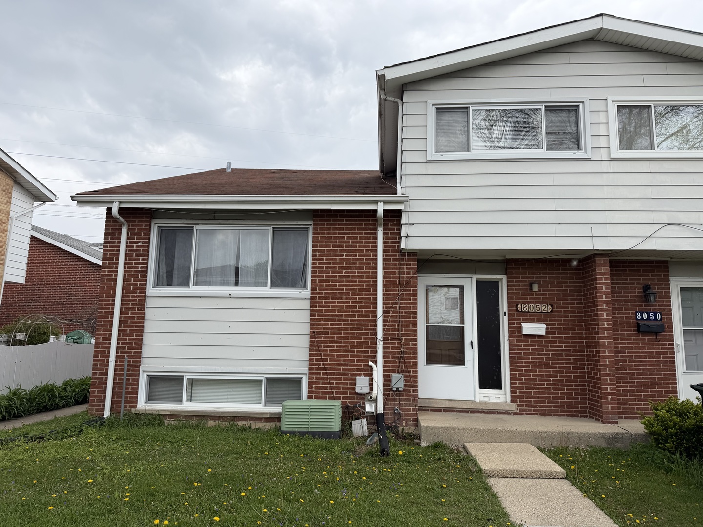 8052 W Lyons Street, Niles, IL 60714