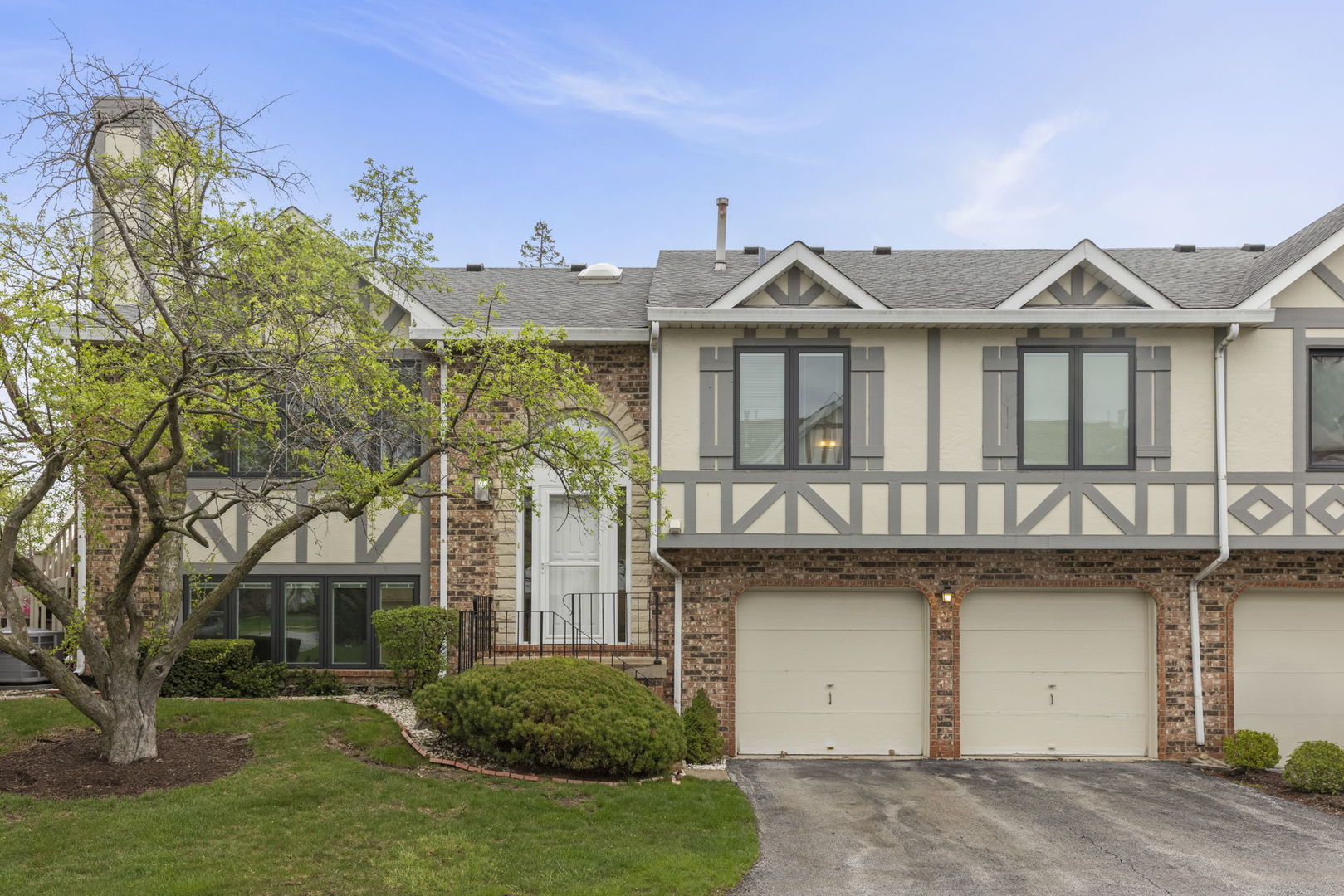 9371 Windsor Parkway #160, Tinley Park, IL 60487