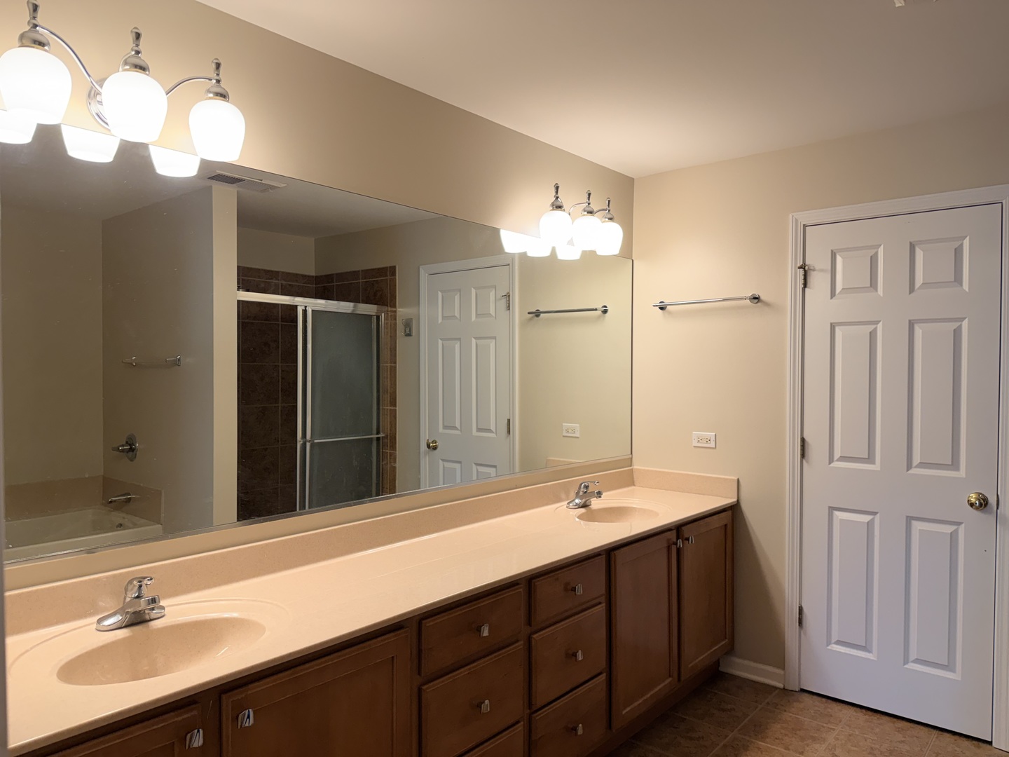 1974 CRENSHAW Circle #1974, Vernon Hills, IL 60061