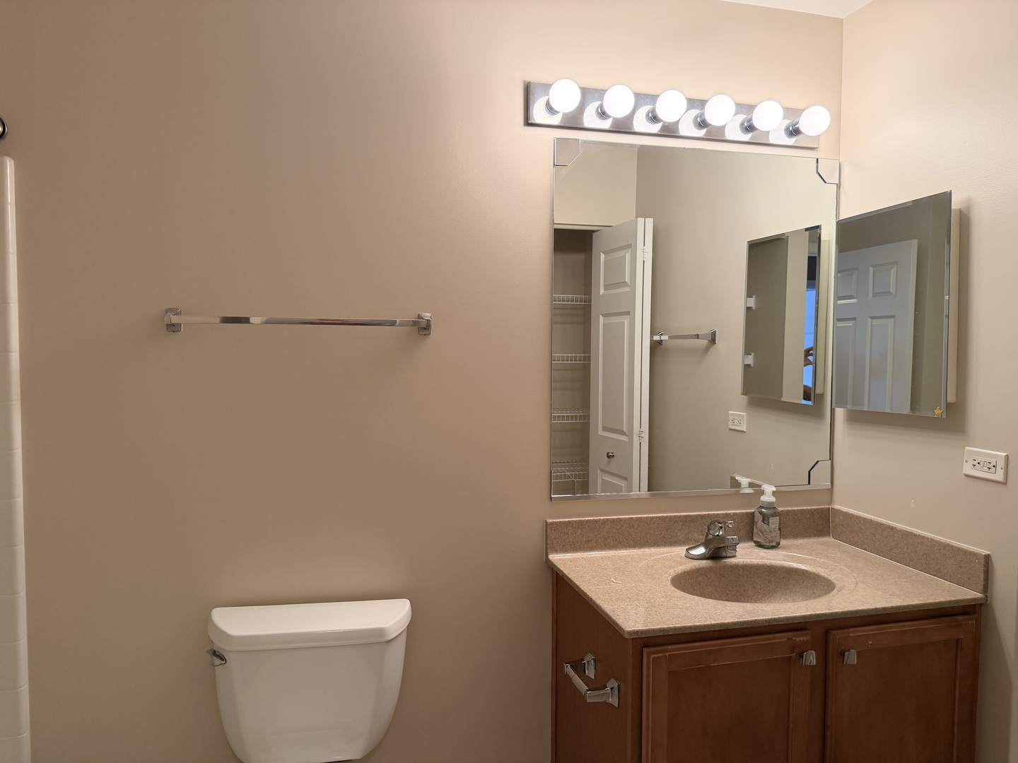 1974 CRENSHAW Circle #1974, Vernon Hills, IL 60061
