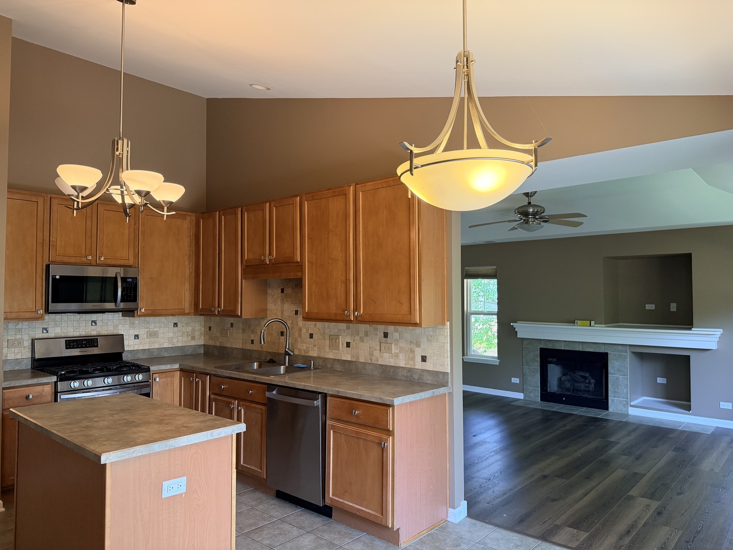 1974 CRENSHAW Circle #1974, Vernon Hills, IL 60061