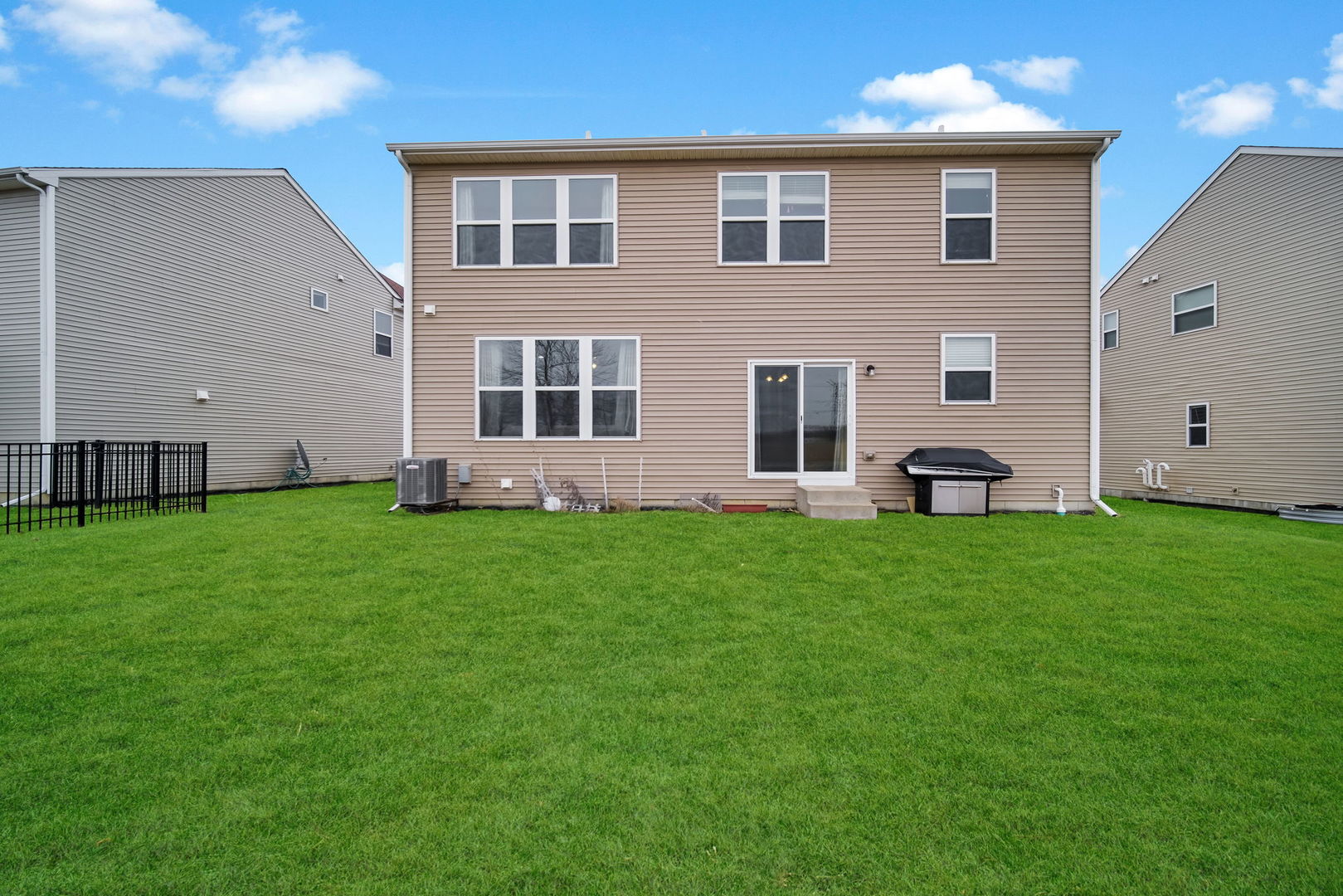 4255 FRASER Circle, Naperville, IL 60564