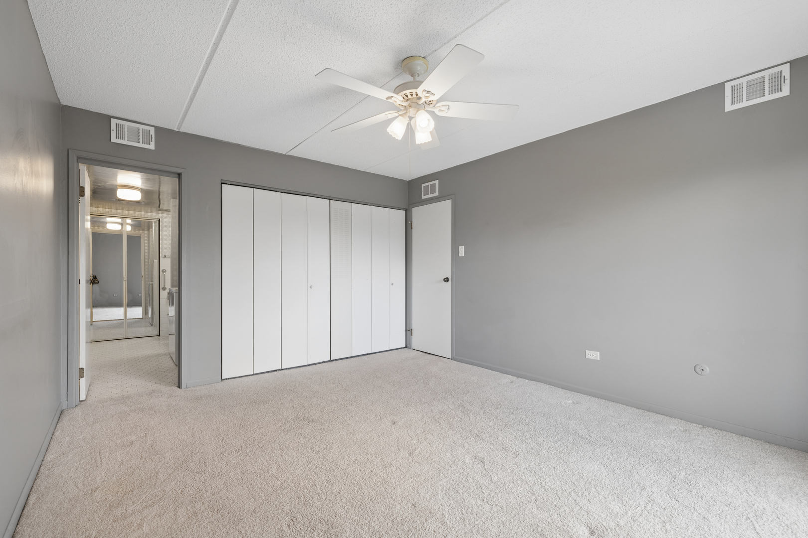 8025 Woodglen Lane #403, Downers Grove, IL 60516