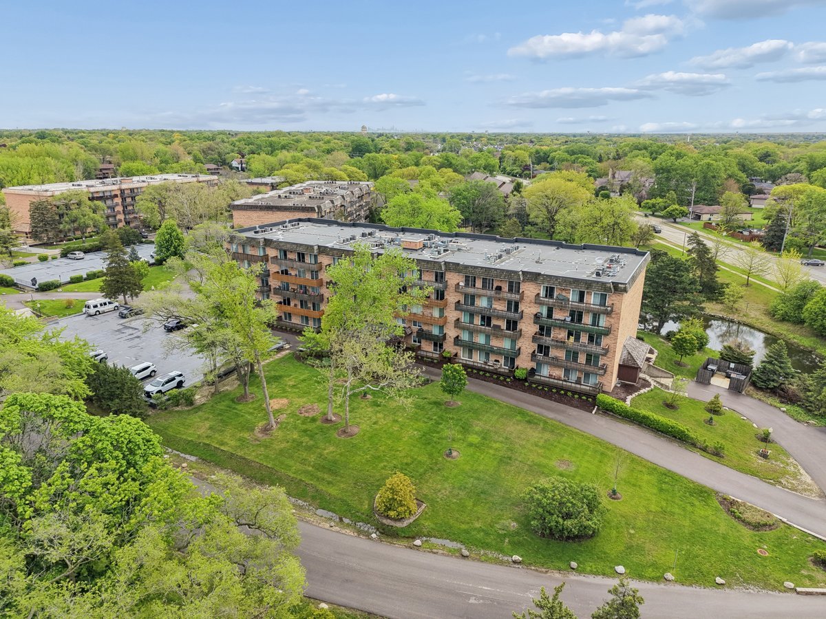 8025 Woodglen Lane #403, Downers Grove, IL 60516
