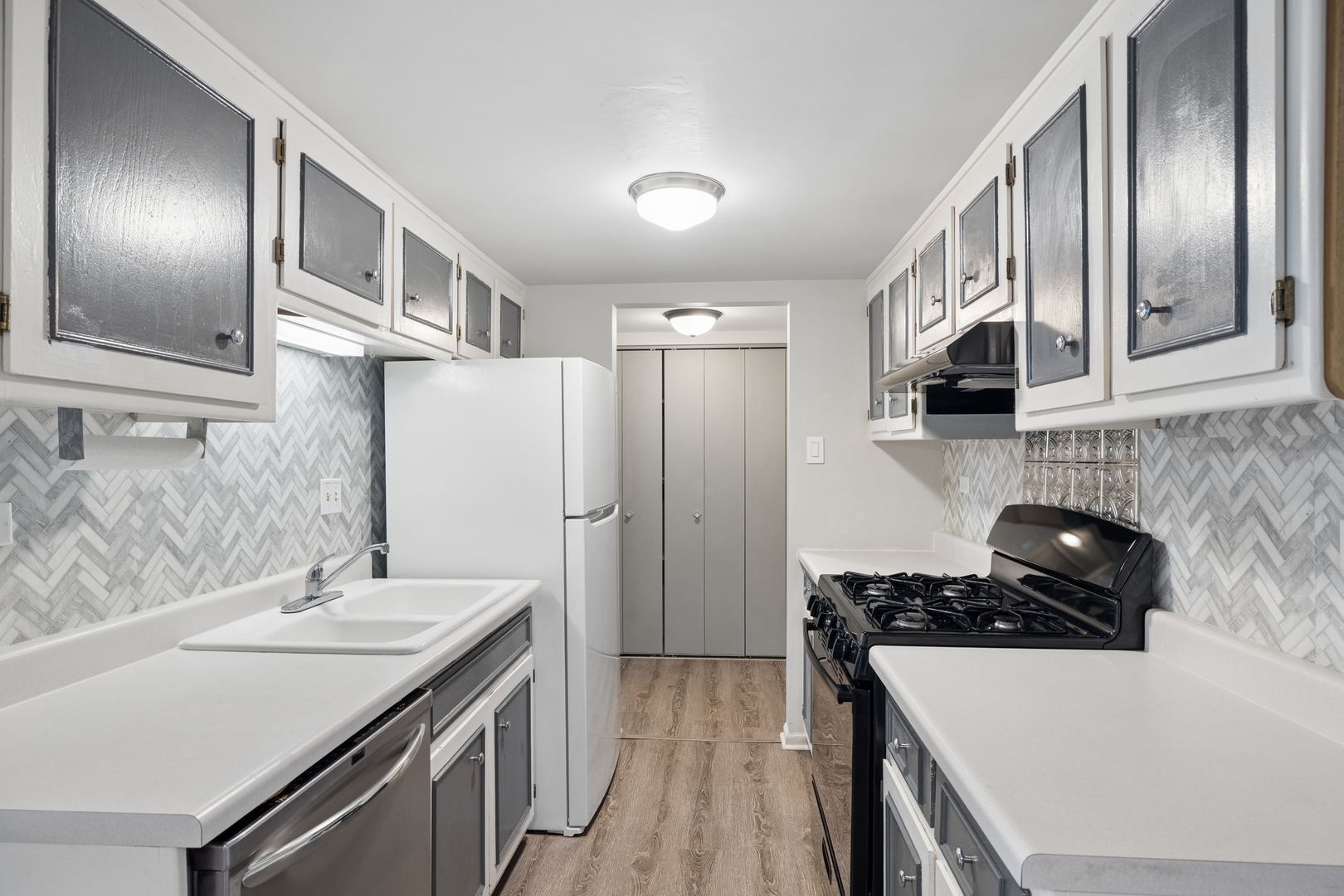 8025 Woodglen Lane #403, Downers Grove, IL 60516