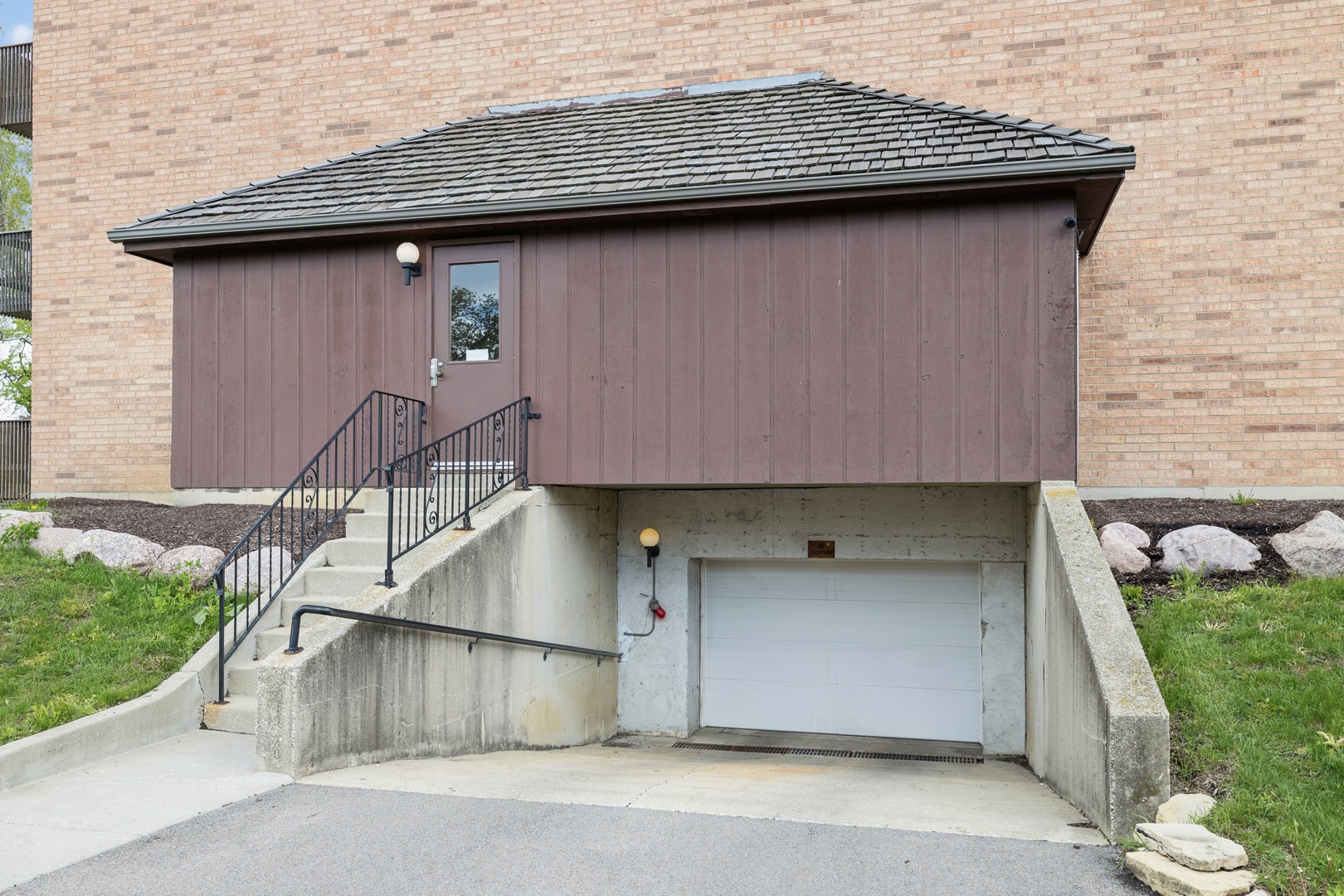 8025 Woodglen Lane #403, Downers Grove, IL 60516
