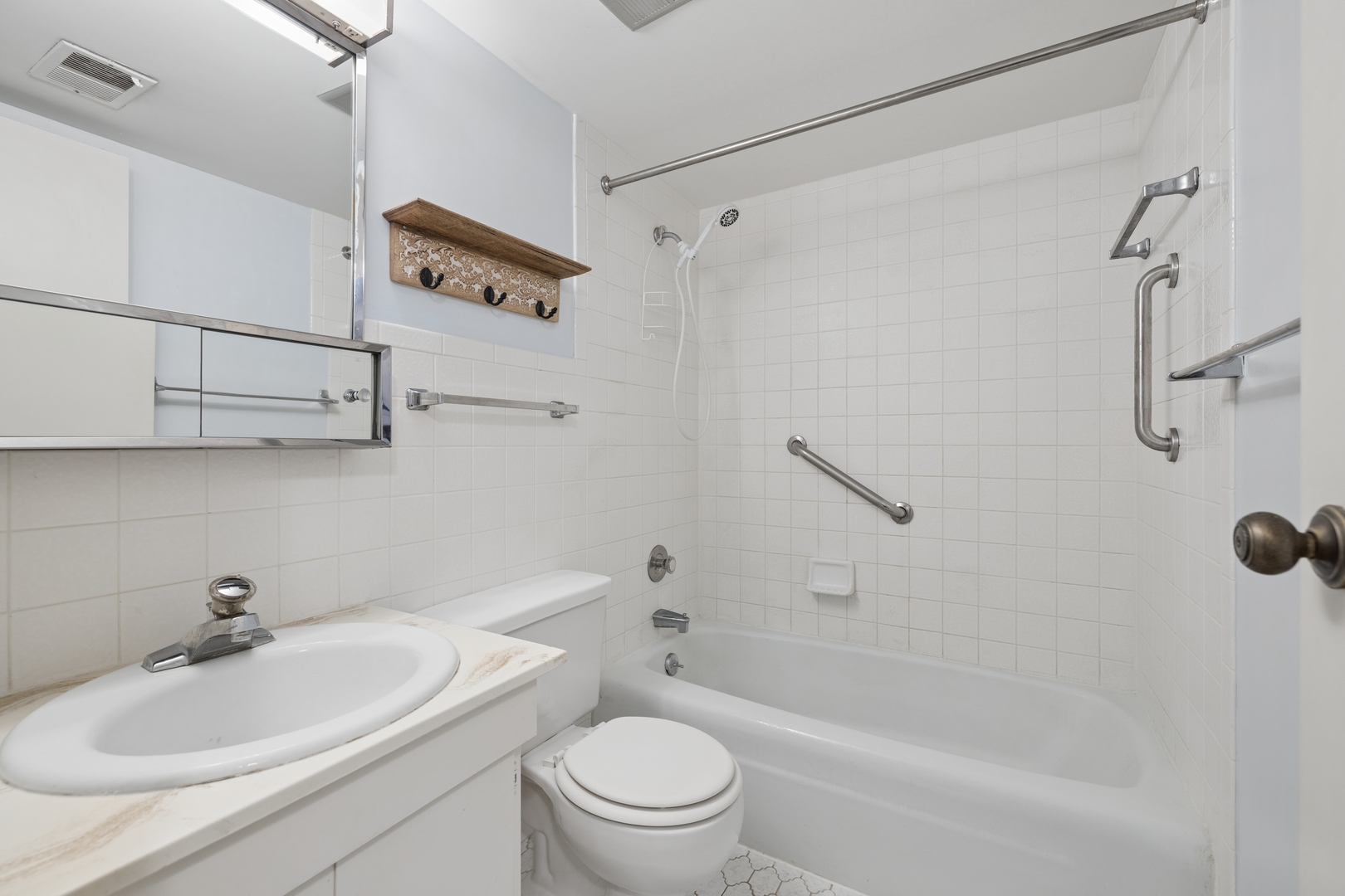8025 Woodglen Lane #403, Downers Grove, IL 60516