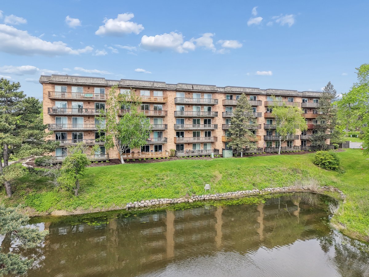8025 Woodglen Lane #403, Downers Grove, IL 60516