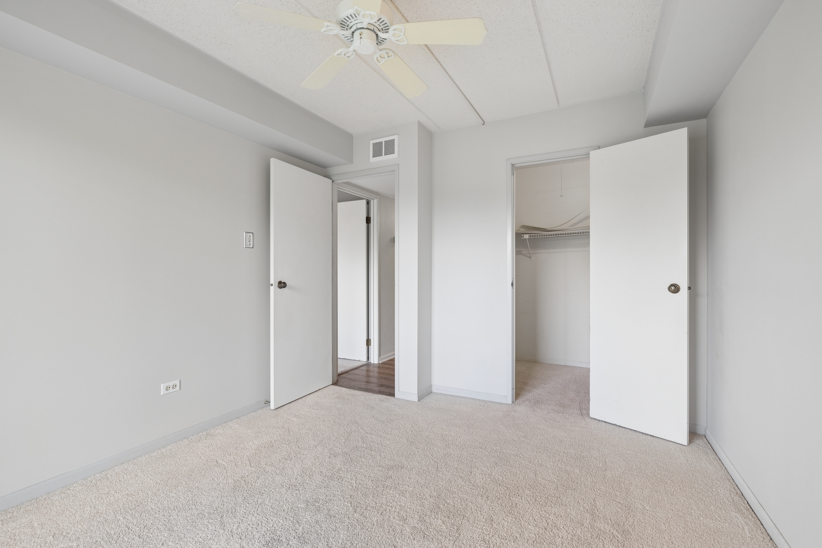 8025 Woodglen Lane #403, Downers Grove, IL 60516