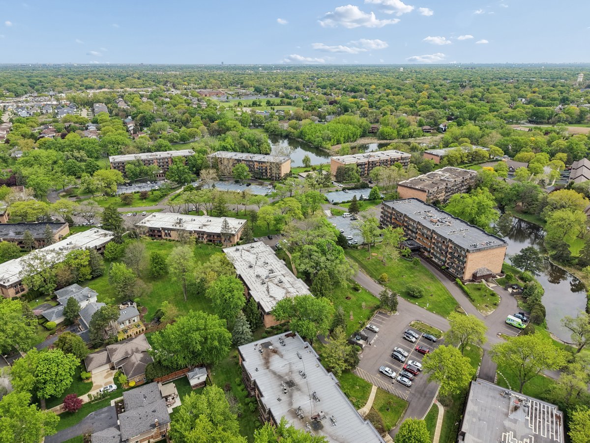 8025 Woodglen Lane #403, Downers Grove, IL 60516