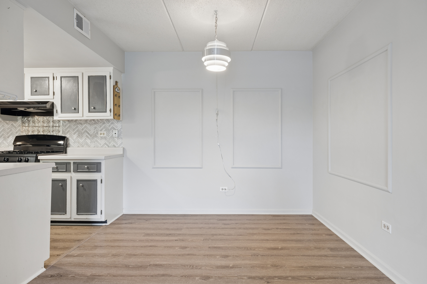 8025 Woodglen Lane #403, Downers Grove, IL 60516