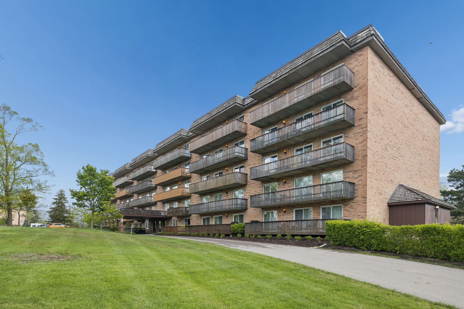 8025 Woodglen Lane #403, Downers Grove, IL 60516