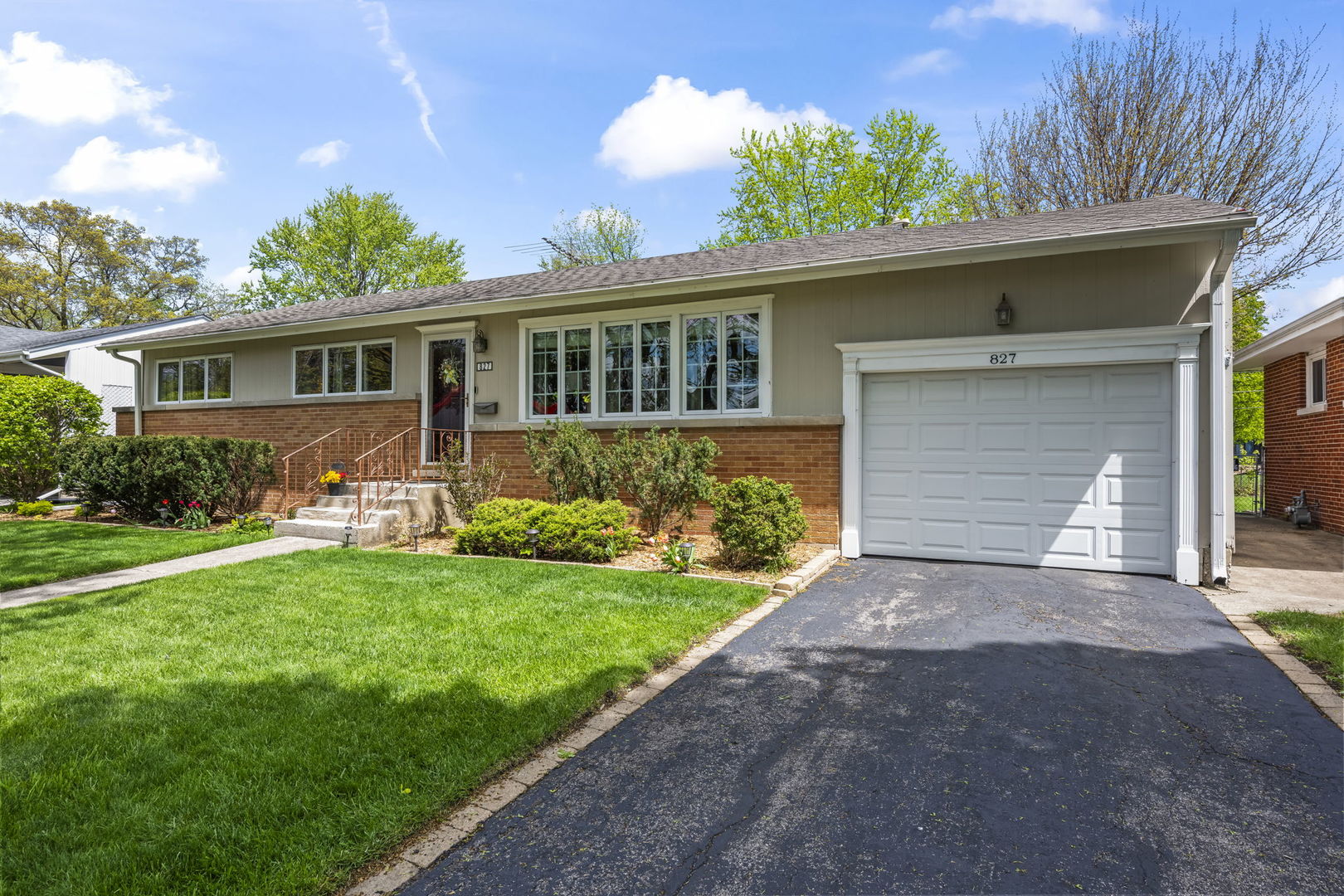 827 N Gibbons Avenue, Arlington Heights, IL 60004