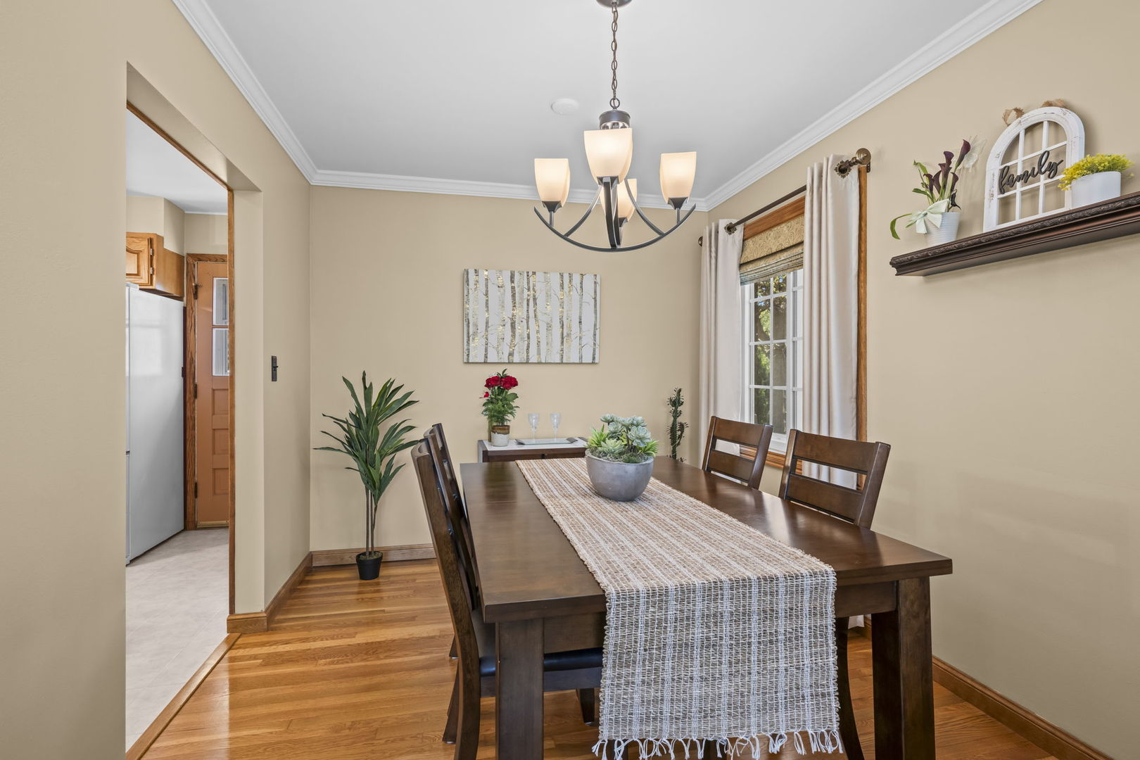 827 N Gibbons Avenue, Arlington Heights, IL 60004