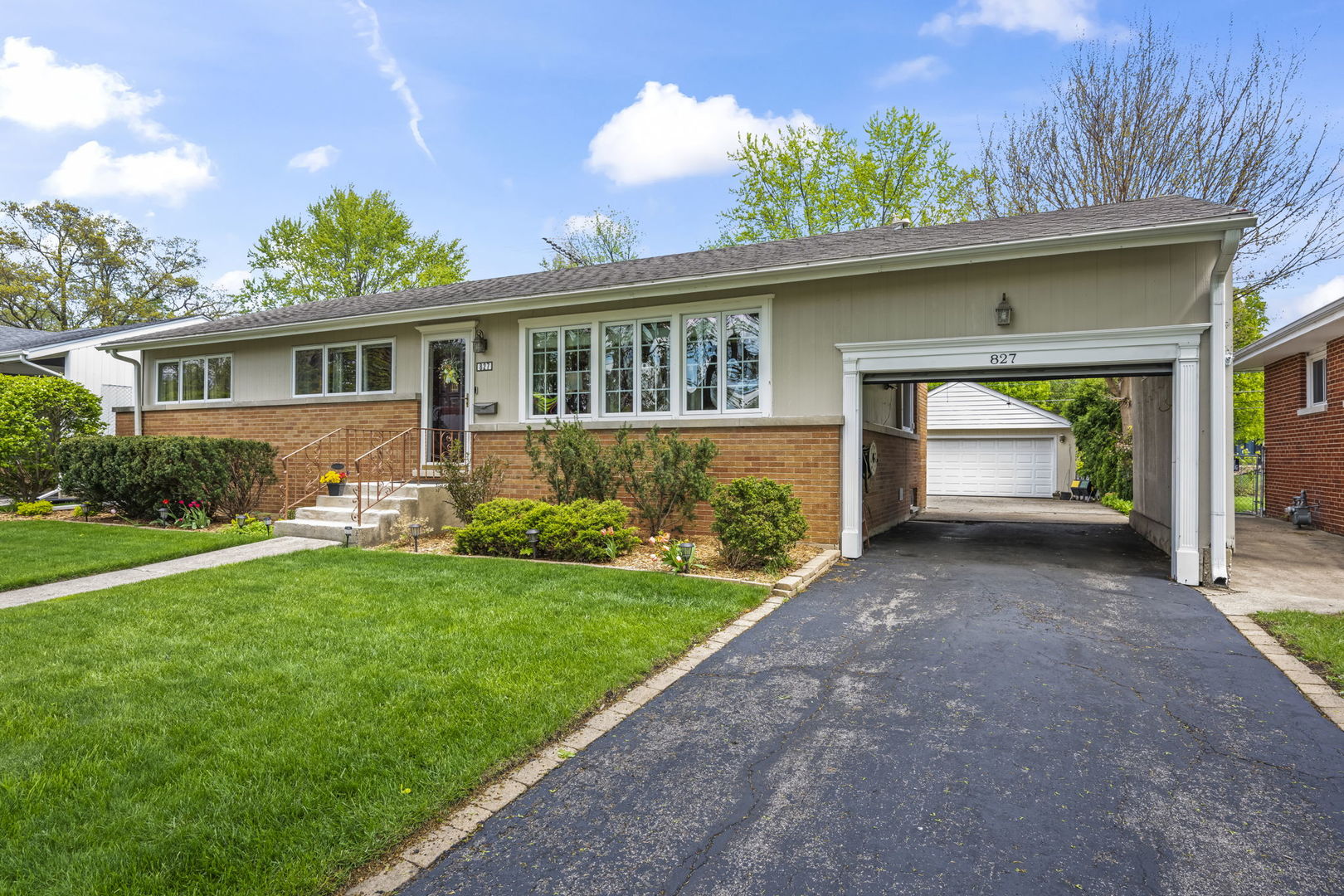 827 N Gibbons Avenue, Arlington Heights, IL 60004